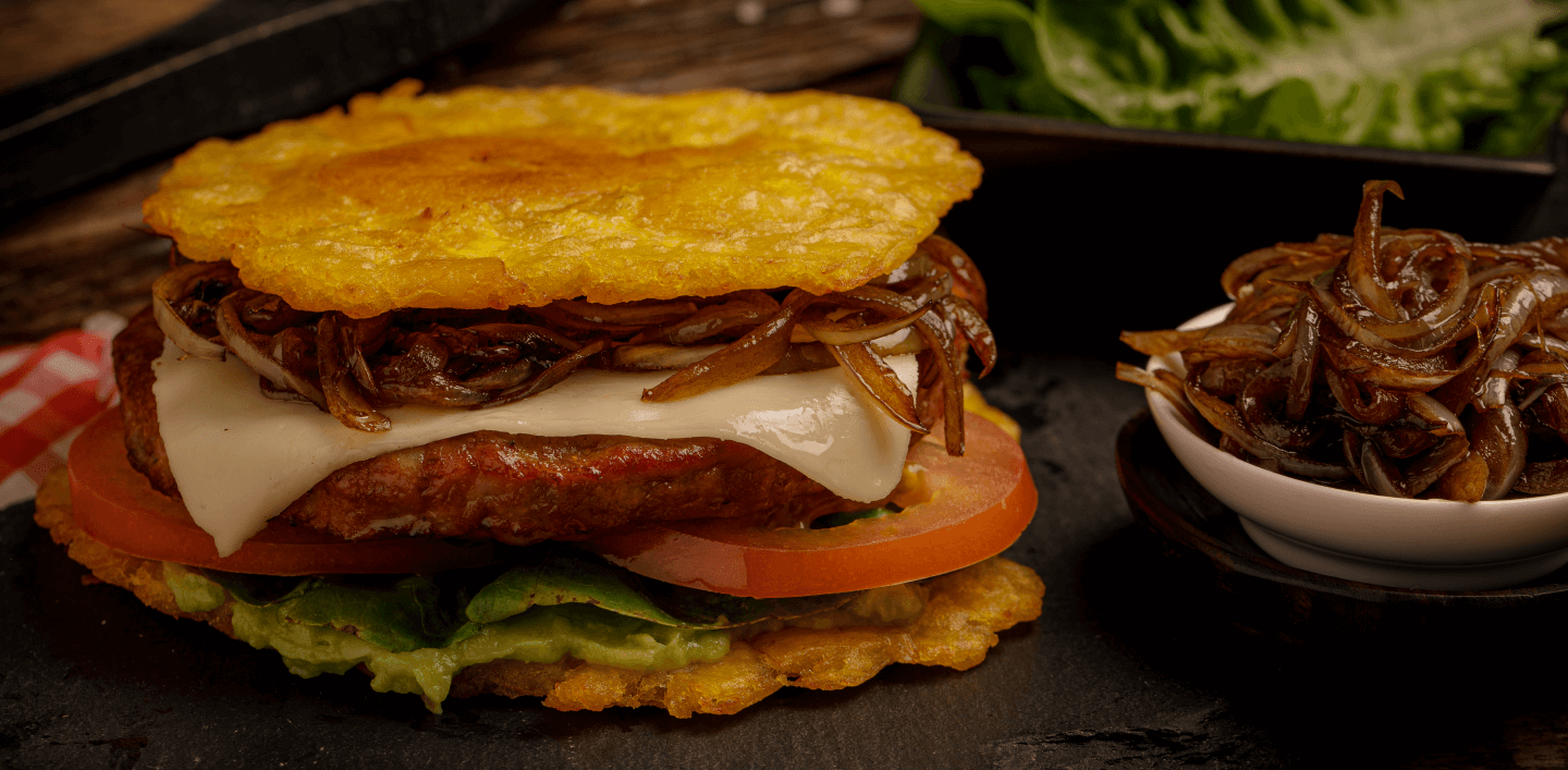 HAMBURGUESA-DE-PATACON-Y-CEBOLLA-CARAMELIZADA-banner-1.png